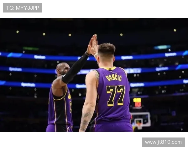 快船与湖人激战再起 谁能在洛杉矶德比中笑到最后