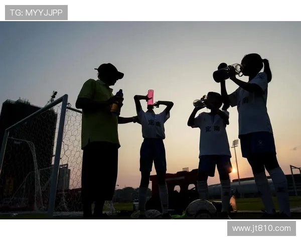 冈山绿稚与东京绿荫的激烈对决展现足球魅力与青春风采